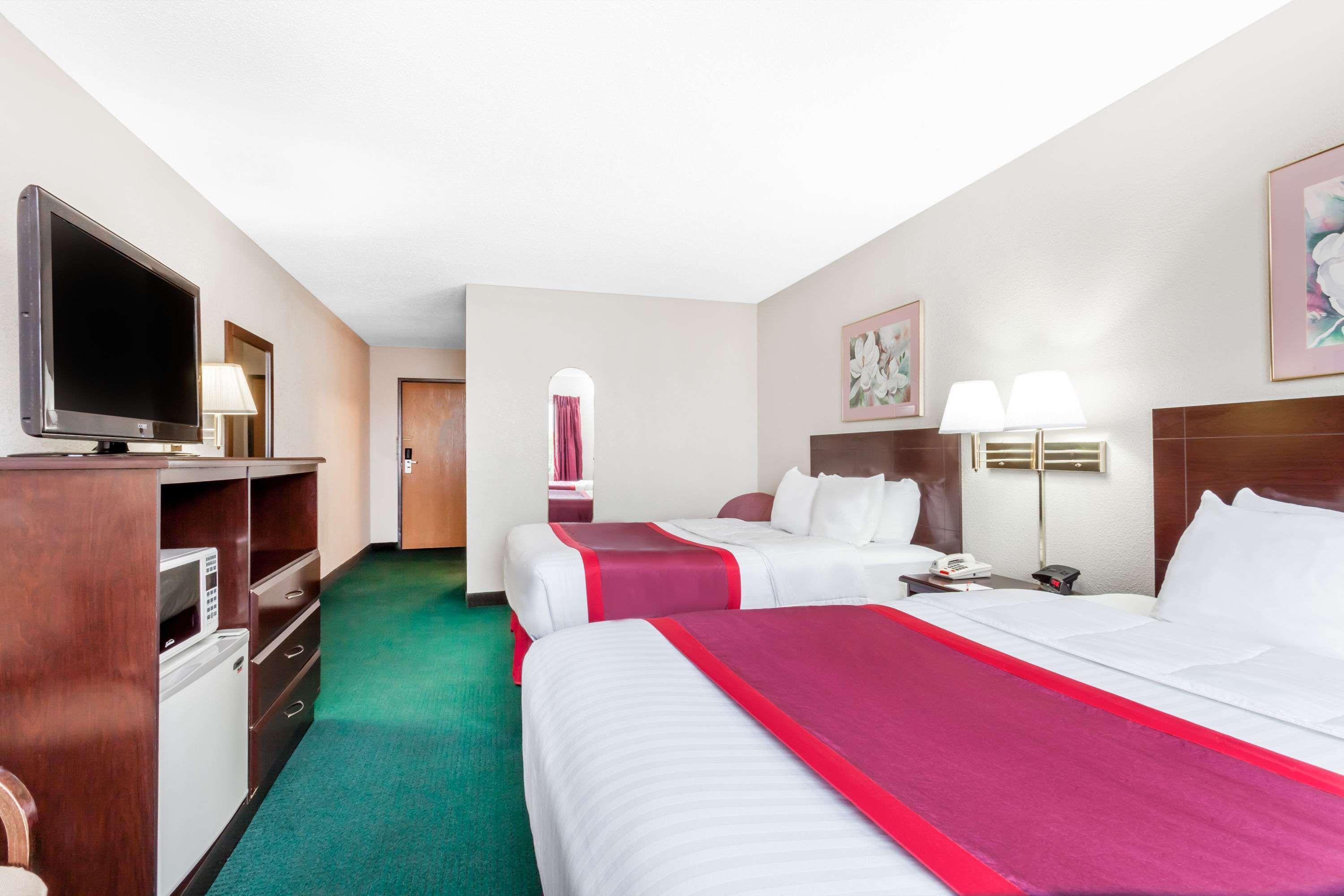 Ramada By Wyndham Tell City Buitenkant foto