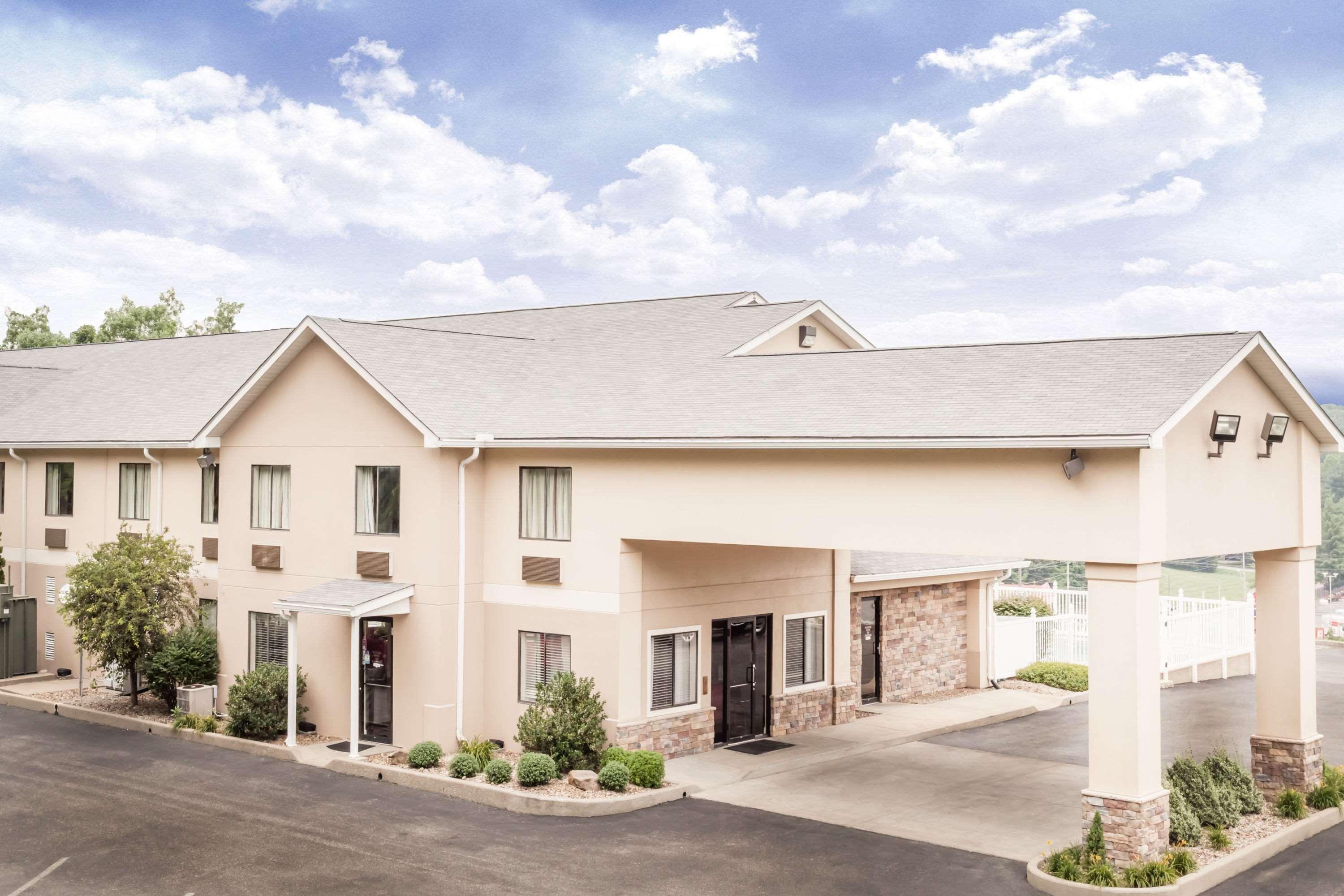 Ramada By Wyndham Tell City Buitenkant foto