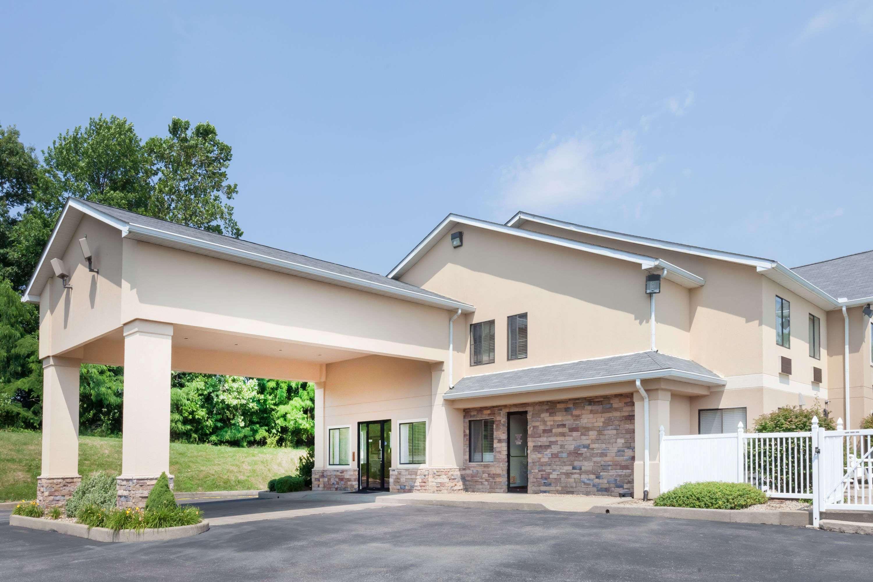 Ramada By Wyndham Tell City Buitenkant foto