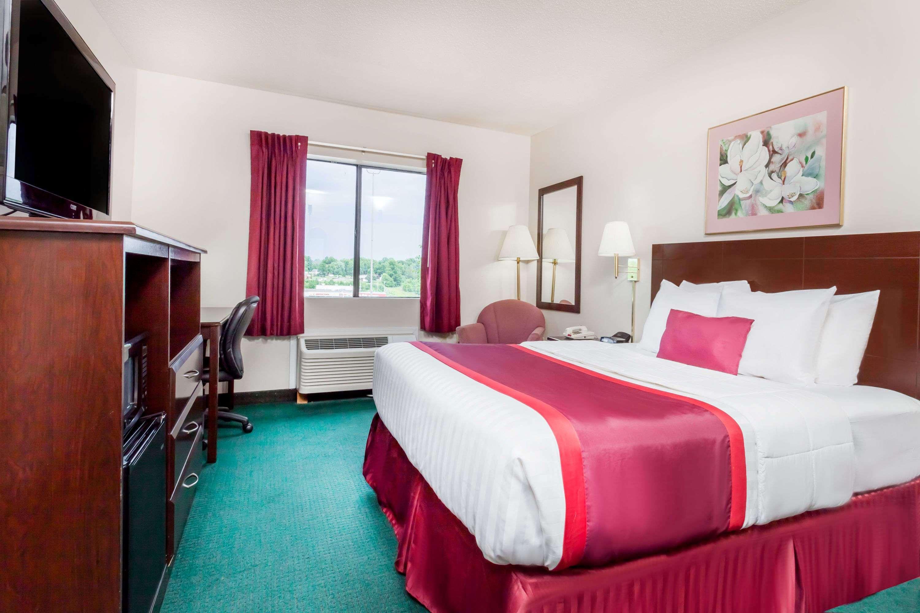 Ramada By Wyndham Tell City Buitenkant foto