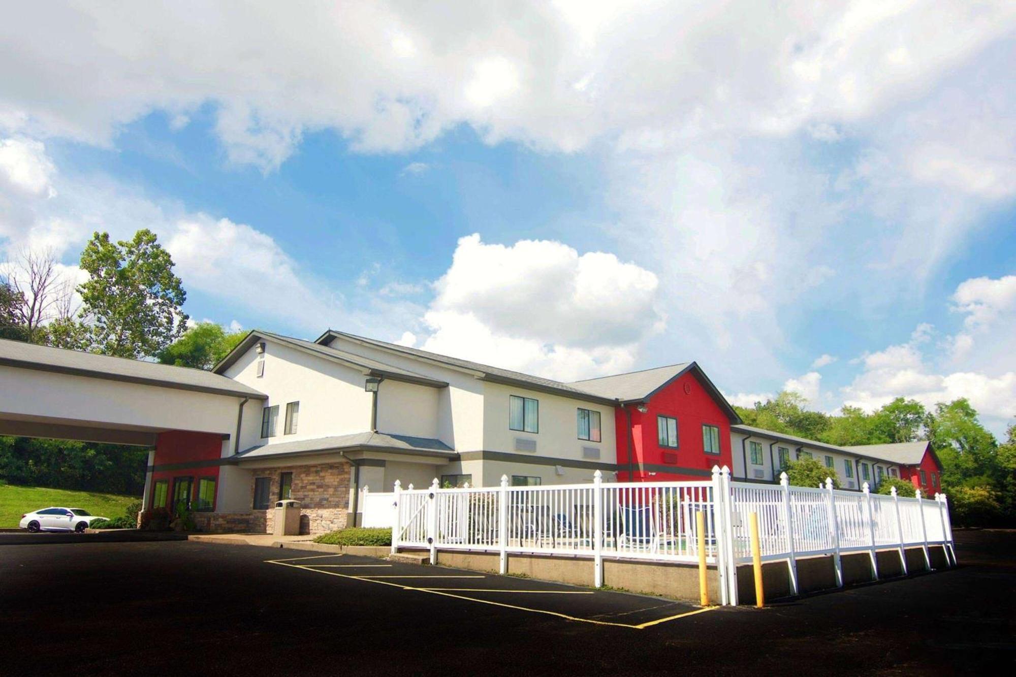 Ramada By Wyndham Tell City Buitenkant foto